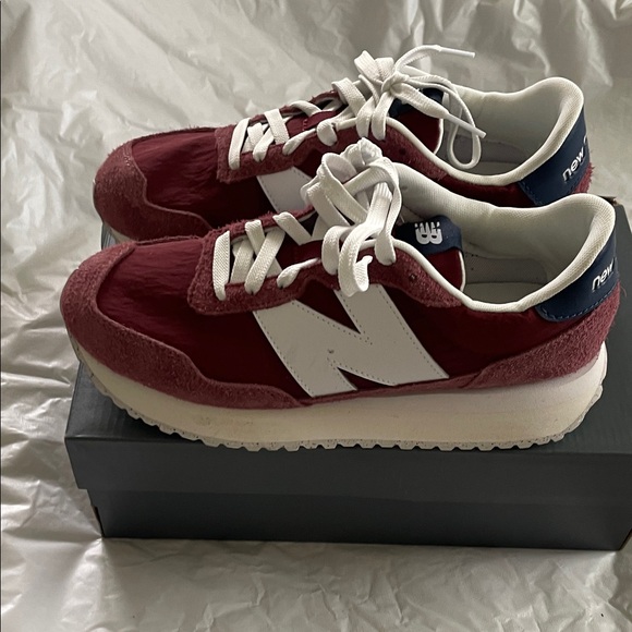 New Balance 237 Burgundy and White Sneakers Size-9.5 NWT - Picture 10 of 15